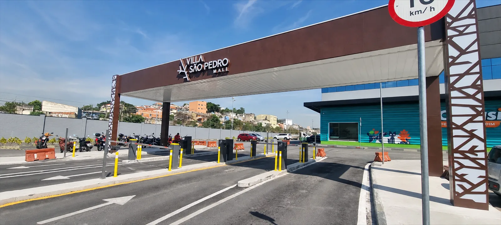 Estacionamento de shopping automatizado pela VJS